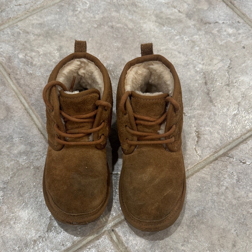 UGG Tan Boots with Cozy Lining Neumel II Shearling Chukka Boots Winter UGGs